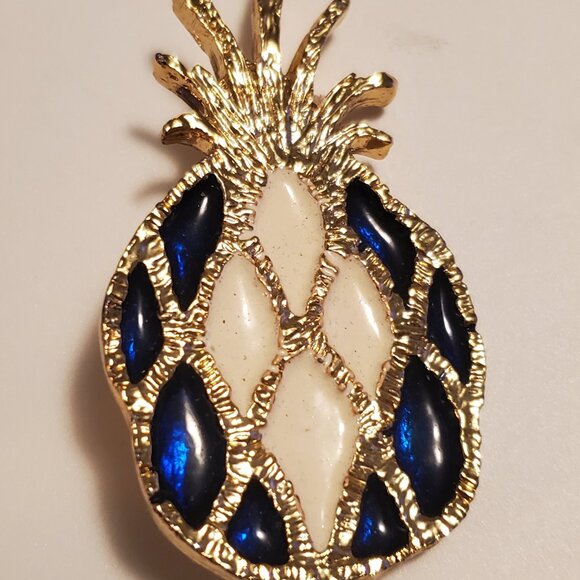 6 Pins or Brooches, items # A -1210-1215. wt. 142 grams . - Picture 5 of 14